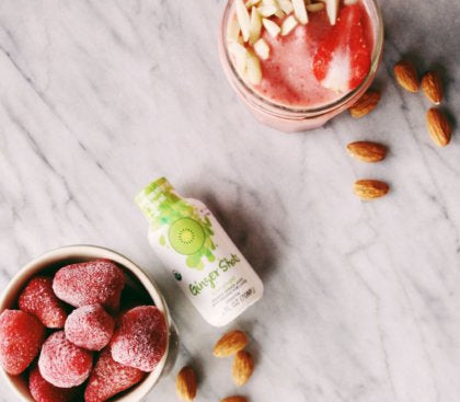 KIWI STRAWBERRY GINGER SMOOTHIE