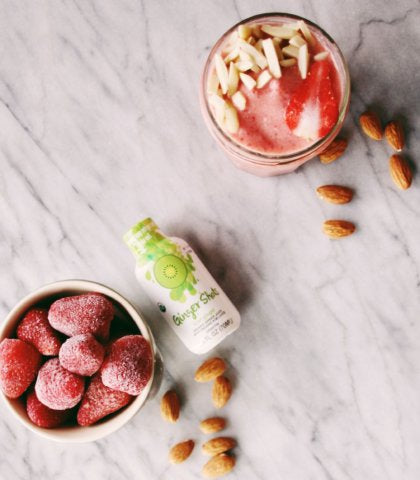 KIWI STRAWBERRY GINGER SMOOTHIE